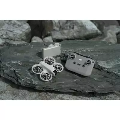 Drone ultra-compact - DJI - Neo Fly More Combo - 135g, accessoires inclus, capture cinématographique Drone ultra-compact - DJI - Neo Fly More Combo - 135g, accessoires inclus, capture cinématographique