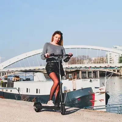 Trottinette électrique Beeper Speed 350W 6Ah - Noir/Bleu