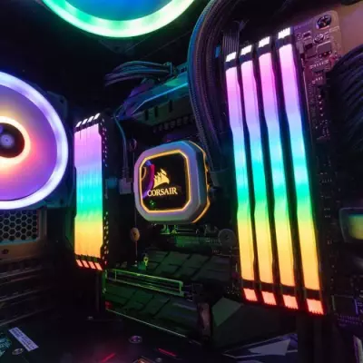 CORSAIR Mémoire PC DDR4 32GB RGB pour des performances optimales