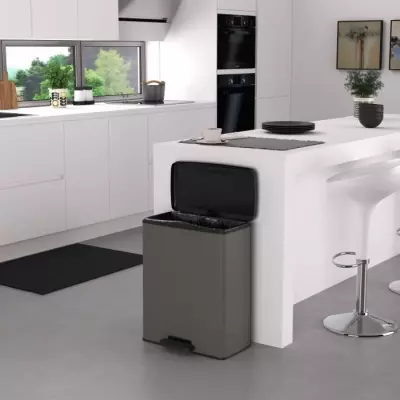 Poubelle Rectangle CURVER 65L Anthracite - Grande capacité
