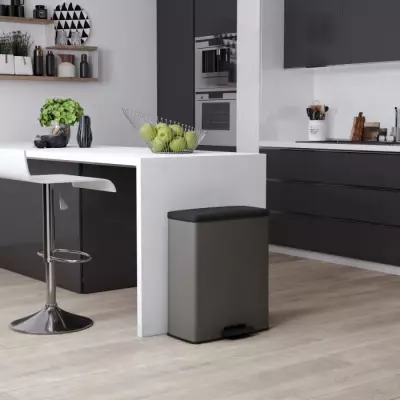 Poubelle Rectangle CURVER 65L Anthracite - Grande capacité