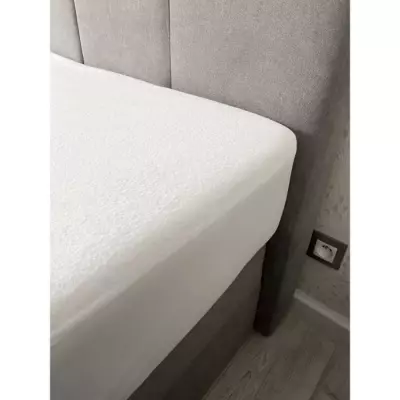 Protégez votre matelas avec ce protège-matelas absorbant en coton - 160x200 cm