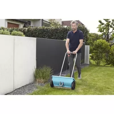 Épandeur à engrais sur roues GARDENA 12,5L - Surface 400m² max