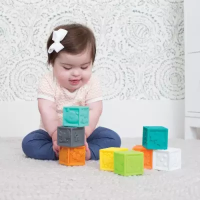Coffret Jouet Sensoriel INFANTINO 20 pièces