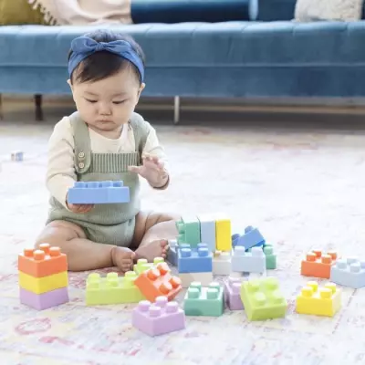 Coffret Jouet Mes Premières Briques Souples INFANTINO - 25 pièces
