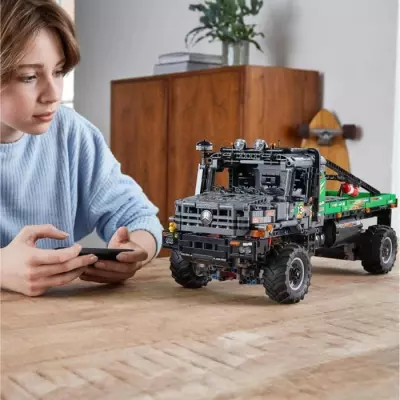 LEGO Technic Le Camion d'Essai 4x4 Mercedes-Benz Zetros 42129 - Contrôle via Application