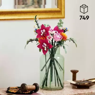 Construisez un magnifique bouquet de fleurs roses avec LEGO Botanique 10342