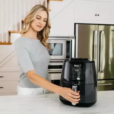Friteuse Ninja sans huile Air Fryer AF100EU compacte et performante
