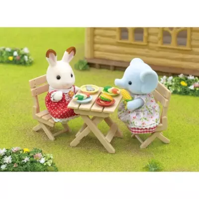 Figurine miniature SYLVANIAN FAMILIES - La fille éléphant avec pique-nique