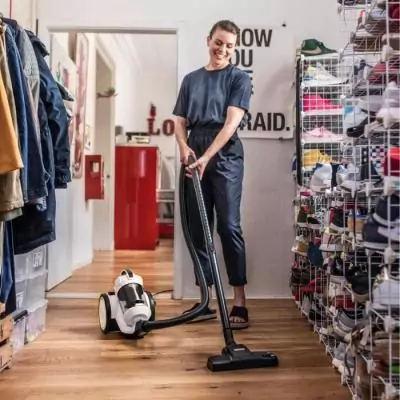 Découvrez le nouvel aspirateur traineau Karcher VC 3 - Puissance et silence Découvrez le nouvel aspirateur traineau Karcher VC 3 - Puissance et silence