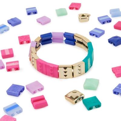 Machine à Bracelets Cool Maker - Jusqu'à 10 Bracelets - SPIN MASTER - Amusez-vous à créer vos propres bijoux !