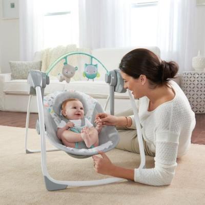 Balancelle électrique pliable avec arche de jeu - Réglages balancement, minuterie - Foret
