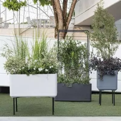 Pot de fleur Cube DEROMA Cosmo 38 cm - Gris cendré - Réservoir d'eau - Roulettes Pot de fleur Cube DEROMA Cosmo 38 cm - Gris cendré - Réservoir d'eau - Roulettes