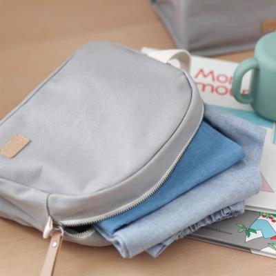 Trousse de toilette bébé BEABA en canvas gris perle