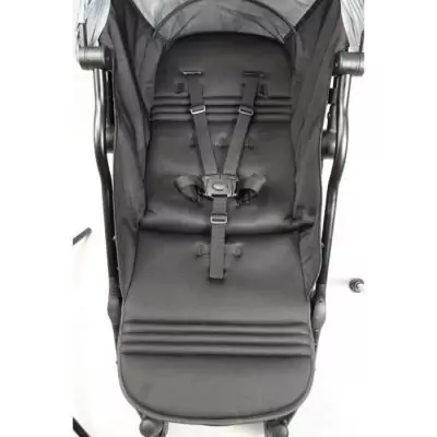 Poussette compacte YUKO - Facile à transporter - 4 roues - Noir