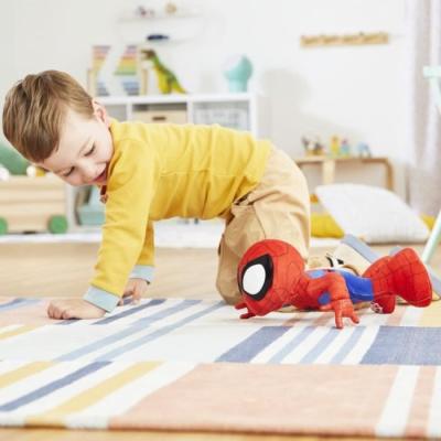 Spidey danse et rampe, peluche interactive avec musique et sons