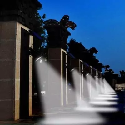 Projecteur solaire 2 en 1 LUMISKY - SPIKY AWAY W34 - H42 cm Projecteur solaire 2 en 1 LUMISKY - SPIKY AWAY W34 - H42 cm