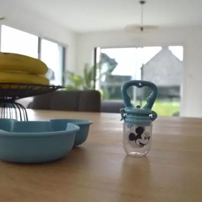 Pack repas Mickey pour bébé - 1 grignoteuse + 1 bol + 1 tasse + couverts