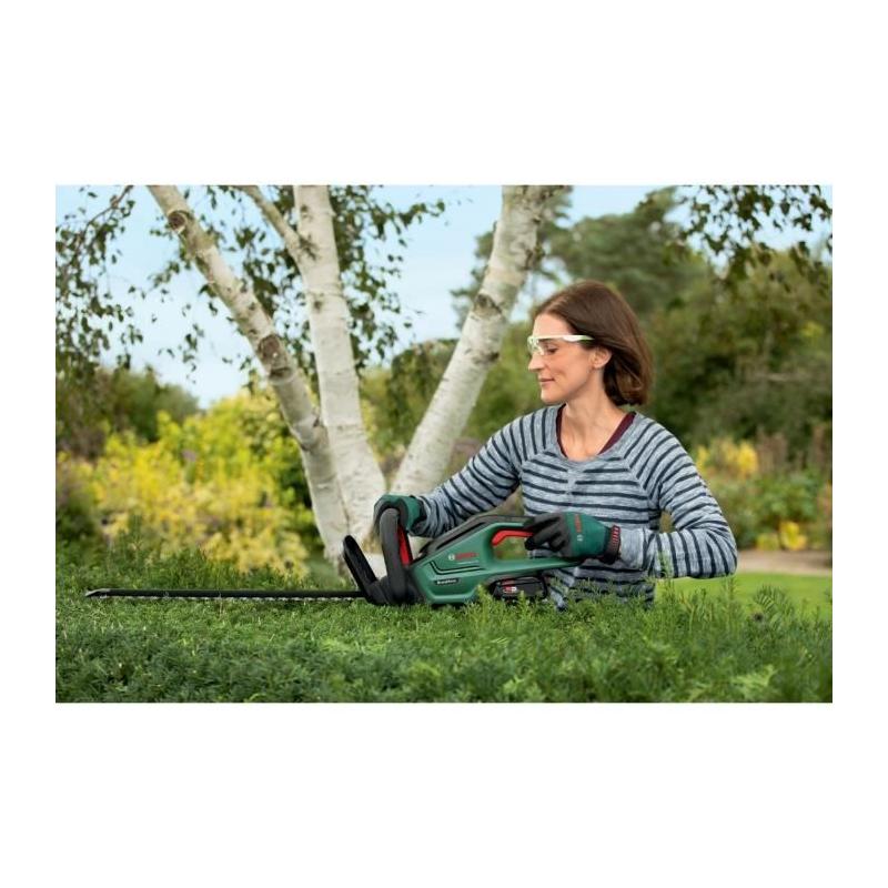 Taille-haie sans fil Bosch UniversalHedge Cut 18-55 - Compact et performant