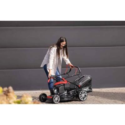 La tondeuse thermique autotractée PML53-225S de la marque SCHEPPACH est un outil puissant et efficace pour entretenir votre jard