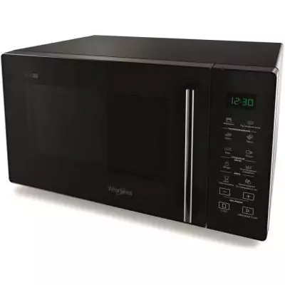 La tondeuse thermique autotractée PML53-225S de la marque SCHEPPACH est un outil puissant et efficace pour entretenir votre jard