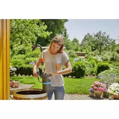 La tondeuse thermique autotractée PML53-225S de la marque SCHEPPACH est un outil puissant et efficace pour entretenir votre jard