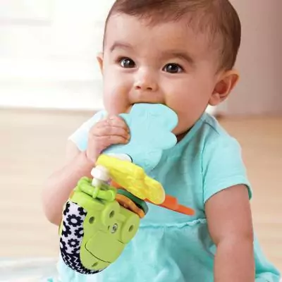 VTech Play Green MON HOCHET SENSORIEL CLES MAGIQUES (PLASTIQUE A BASE DE PLANTES)