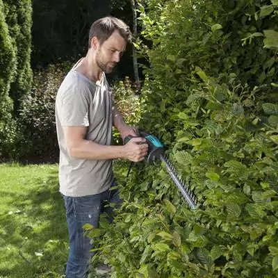 Taille-haie électrique GARDENA EasyCut 450/50 - Performant et ergonomique