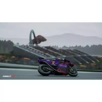Découvrez MotoGP25 sur PS5 - Dimensions compactes