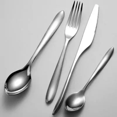 Ménagère élégante ARTHUR MARTIN : 24 pièces en acier inoxydable