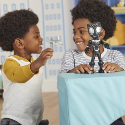 Figurine Spidey Black Panther 22.5 cm pour les petits fans de super-héros