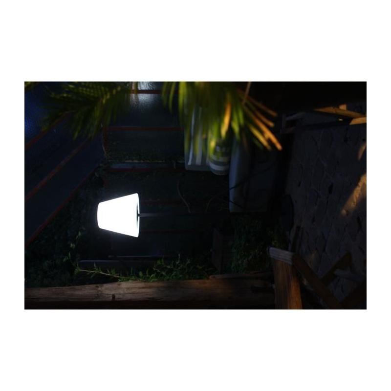 Lampadaire solaire Arte Alta blanc pour illuminer votre jardin