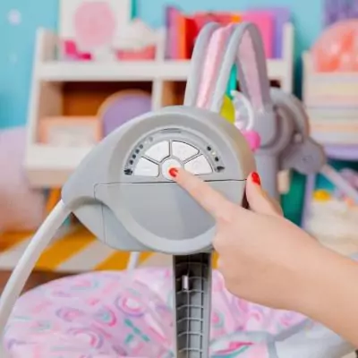 Balancelle électrique compacte BRIGHT STARTS - Animaux roses