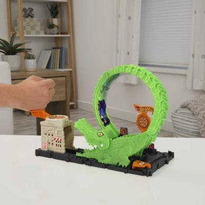 Course effrénée avec le circuit Voiture Hot Wheels - Attaque de l'Alligator!