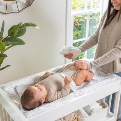 Matelas à langer complet pour bébé: housse imperméable, ultra-moelleuse et serviette!
