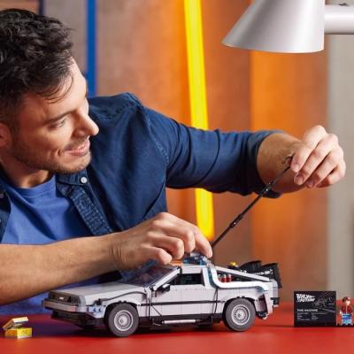 LEGO 10300 : La machine à remonter le temps de Retour vers le futur