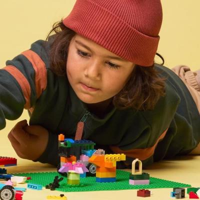 LEGO 11023 Classic : Socle vert 32x32 pour une construction ludique et créative