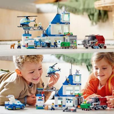 LEGO City 60316 : Commissariat de Police et Véhicules Jouets