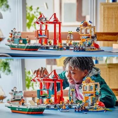 Explorez LEGO City 60422 Le Port et le Navire Marchand!
