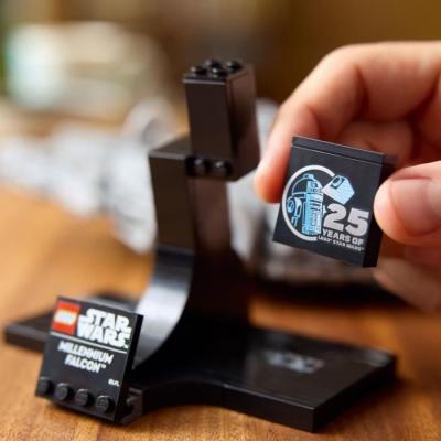 Créez votre propre Millennium Falcon avec ce set LEGO Star Wars 75375!