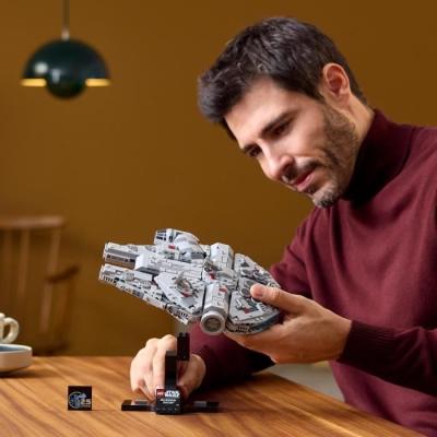 Créez votre propre Millennium Falcon avec ce set LEGO Star Wars 75375!