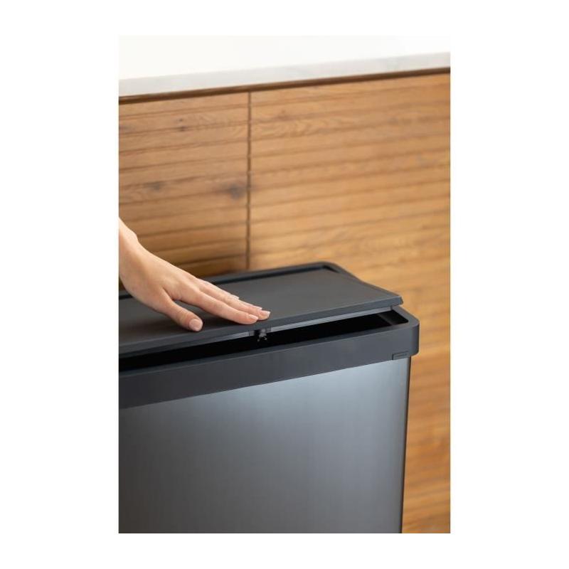 Poubelle sur pieds VERTO CURVER 54 L Gris perle