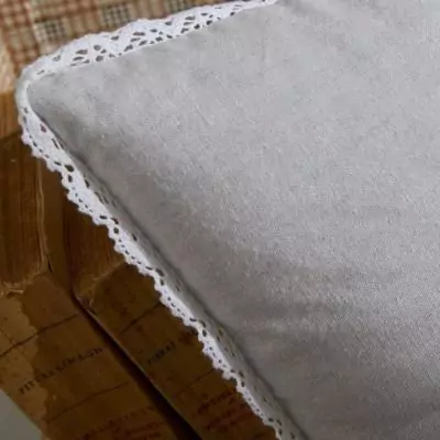 Coussin Charme Chambray x Dentelle Constance - 40 x 40 cm Coussin Charme Chambray x Dentelle Constance - 40 x 40 cm