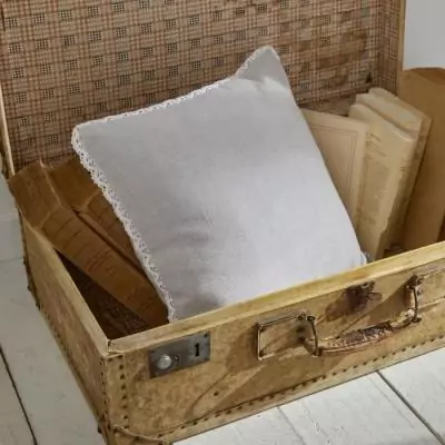 Coussin Charme Chambray x Dentelle Constance - 40 x 40 cm Coussin Charme Chambray x Dentelle Constance - 40 x 40 cm