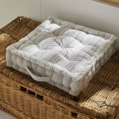 Coussin de sol TODAY CHARME Imprimé Berenice - 40 x 40 x 10 cm Coussin de sol TODAY CHARME Imprimé Berenice - 40 x 40 x 10 cm