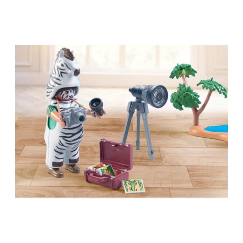 Photographe avec déguisement et zèbres pour univers miniature