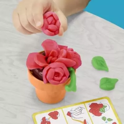 Coffret Play-Doh Mon jardin de fleurs: loisirs créatifs inspirés de la nature