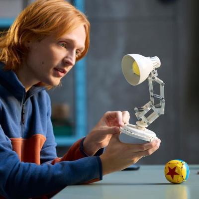 LEGO Ideas 21357 Disney Pixar Luxo Jr. - Set de Construction Collector pour Adulte