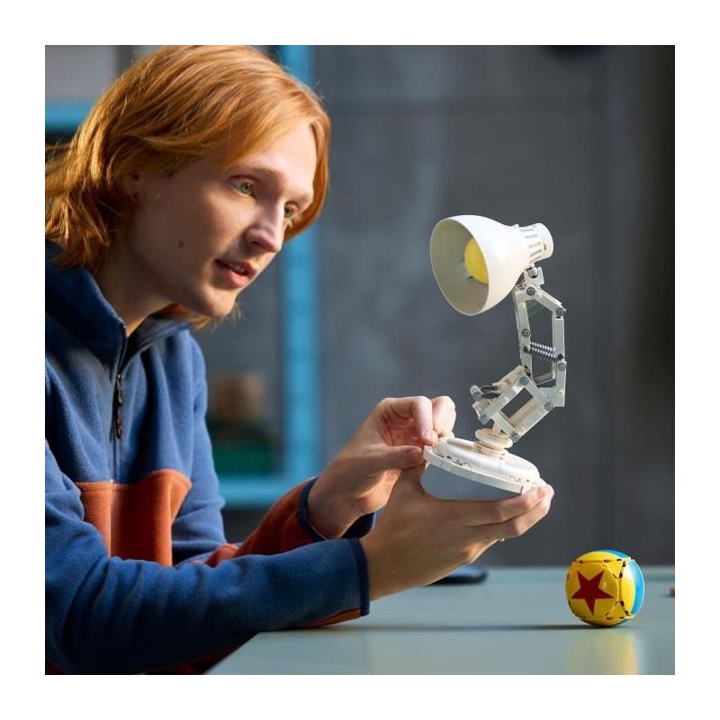 LEGO Ideas 21357 Disney Pixar Luxo Jr. - Set de Construction Collector pour Adulte