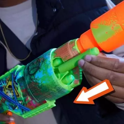 Nerf Zombie Driller: Blaster de fléchettes à cylindre rotatif